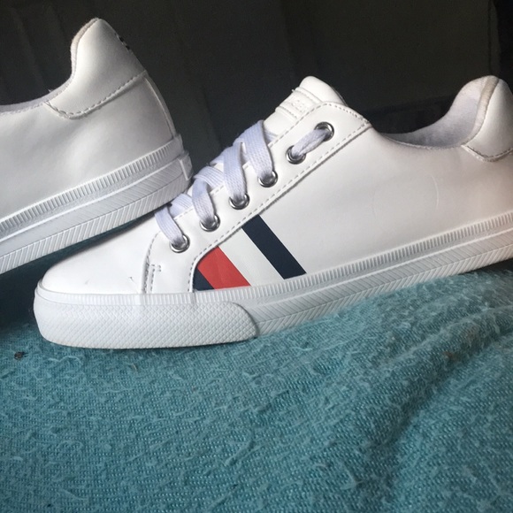 Tommy Hilfiger Shoes - Picture 4 of 7